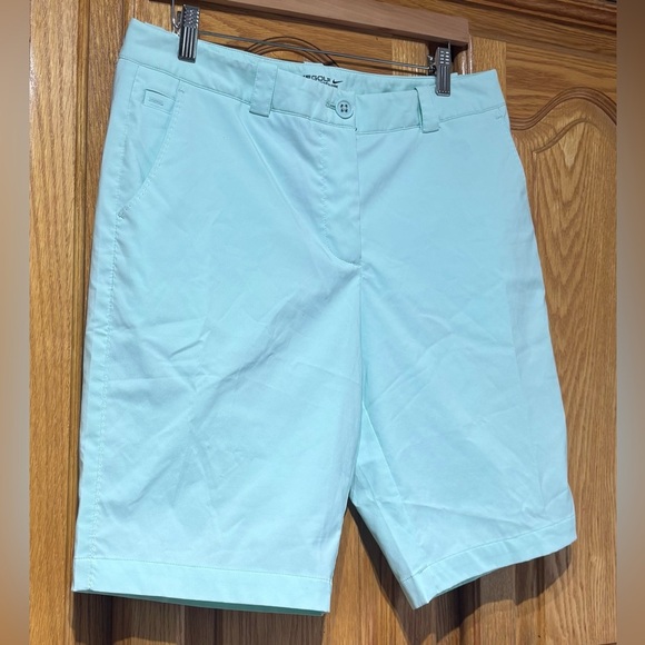 NWOT Nike Golf Dri-FIT Women's Water Resistant Mint Colour Shorts 8/Medium - Picture 2 of 7
